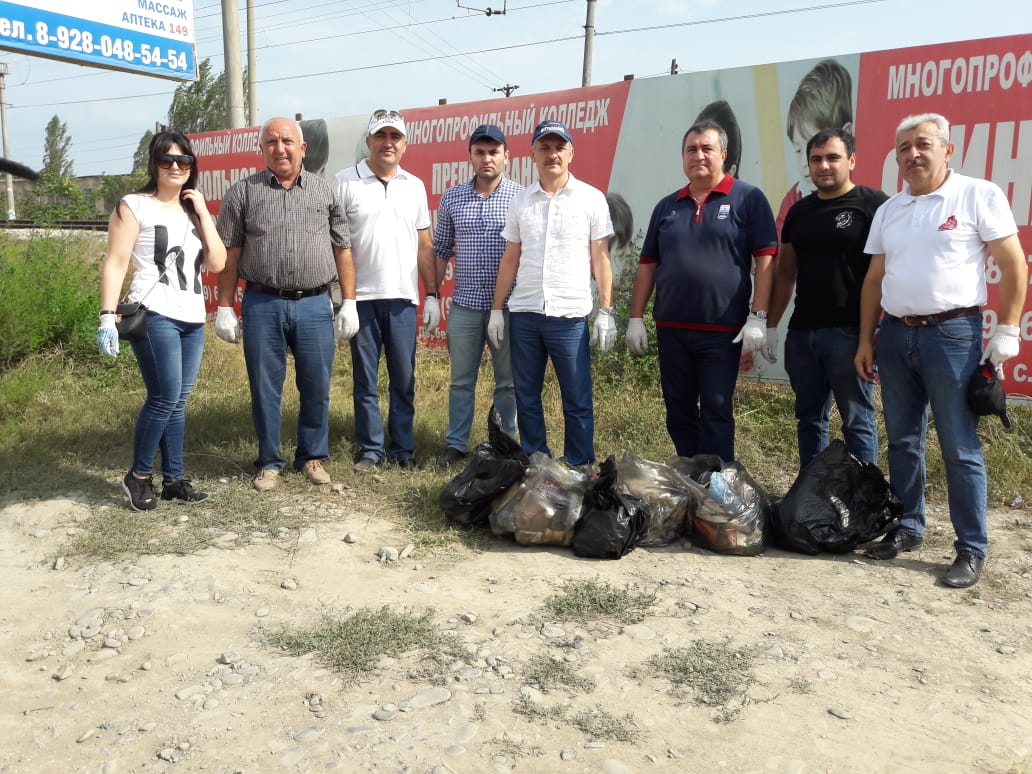 На кануне празднования Дня города в Дербенте прошел общегородской субботник