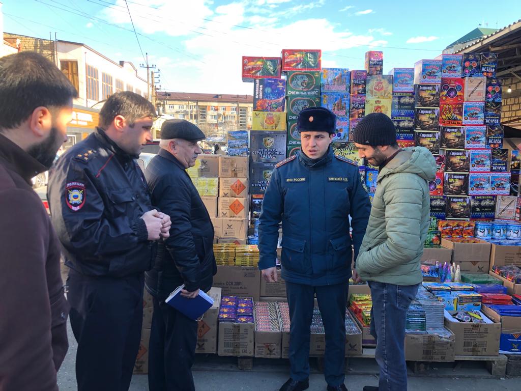 Проведение профилактических мероприятий в местах реализации пиротехнических изделий