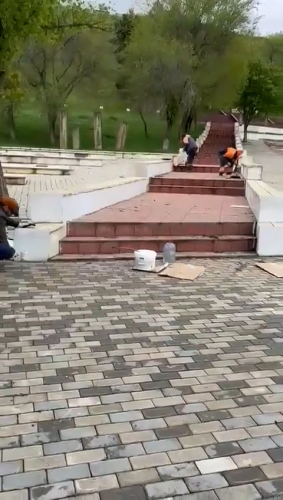 Сотрудники УГХ привели в порядок воинские захоронения