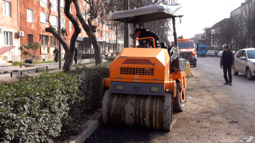 В Дербенте продолжается ремонт дорожного полотна, к необходимости которого привели обильные осадки