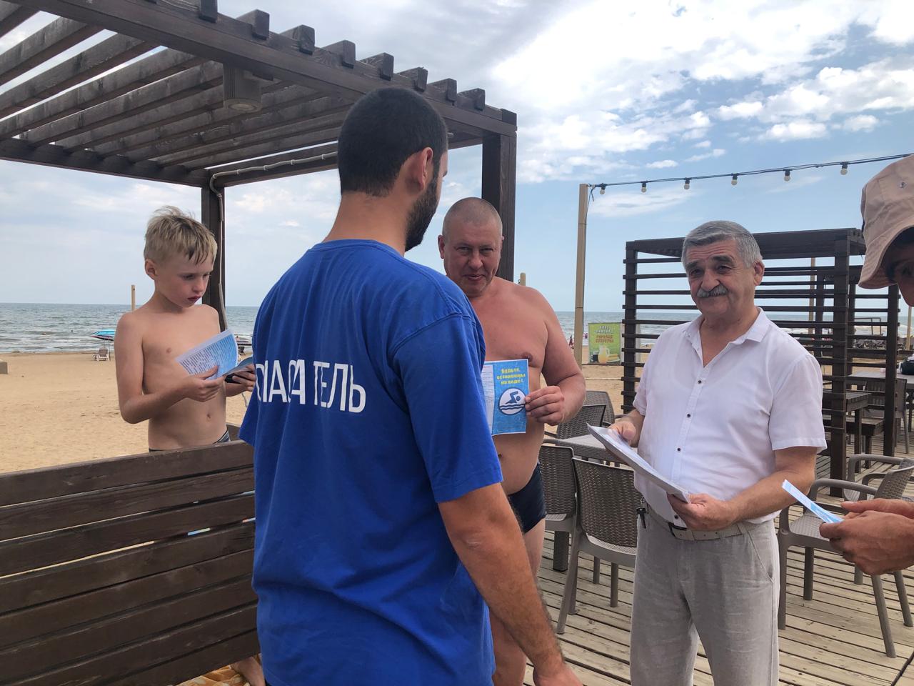 Профилактические мероприятия с отдыхающими гражданами на побережье Каспийского моря
