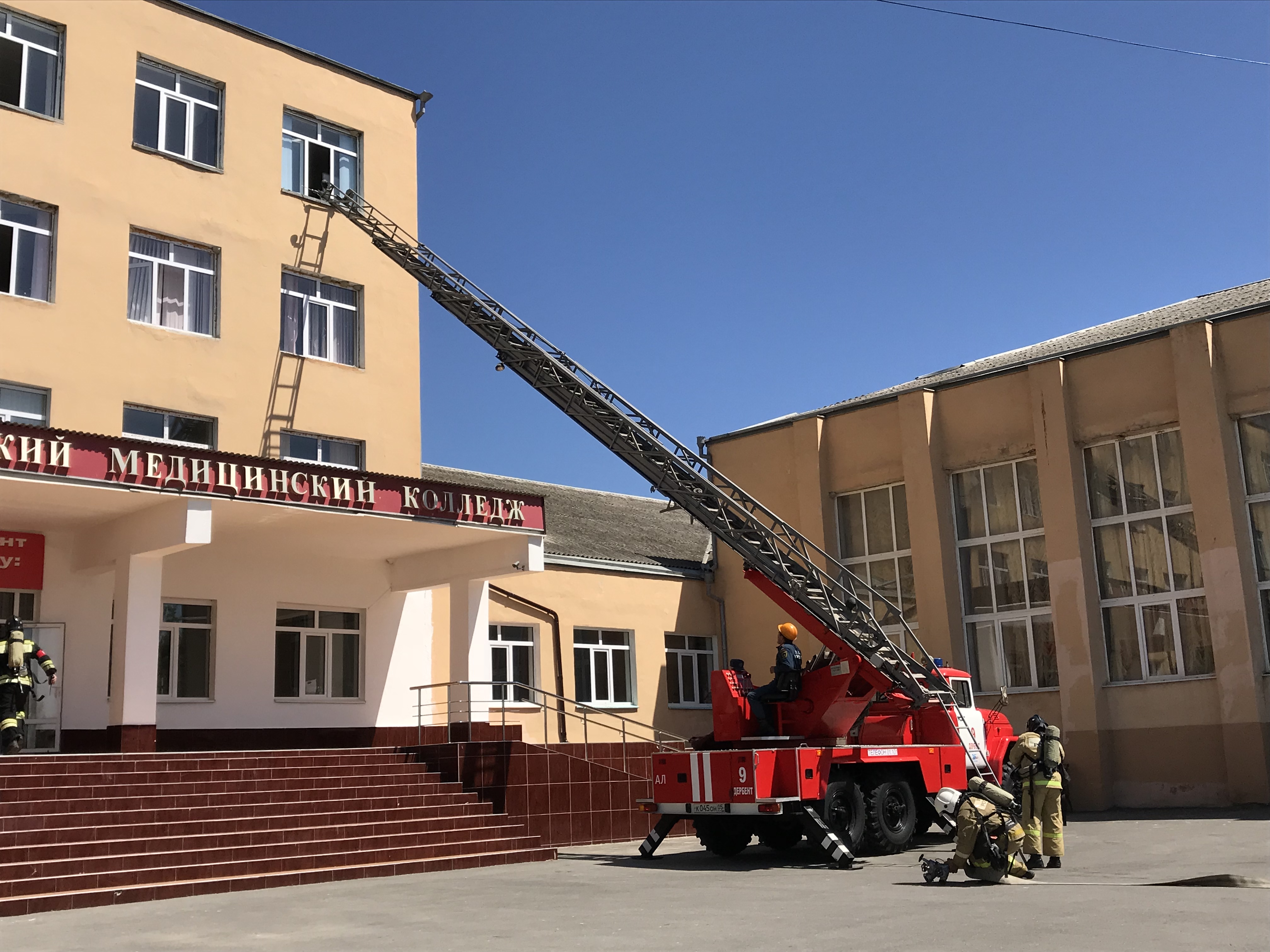 Командно-штабные учения прошли в Дербентском медицинском колледже им. Г. Илизарова