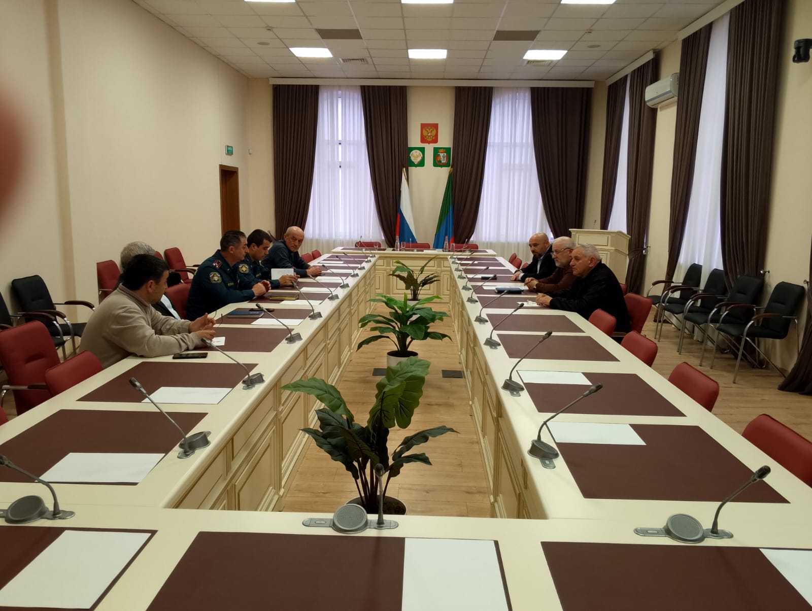 На совещании обсудили вопрос подготовки городского пляжа «Бриз» к купальному сезону 2026 года